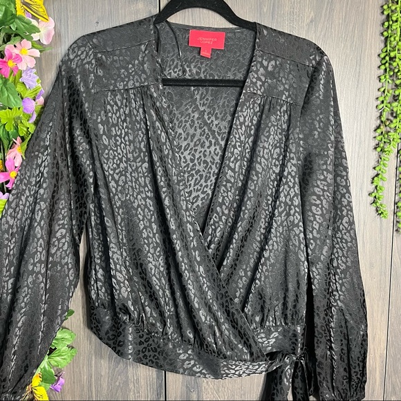 .:🌼3/$30🌼NWOT Jennifer Lopez Leopard Printed Silky Wrap Blouse Size Small - Picture 5 of 16